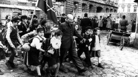Героят, евреинът, учителят – Януш Корчак и "децата" му 
