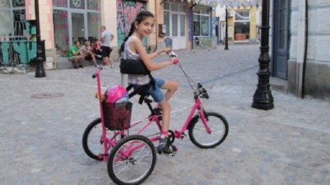 Наглост: Задигнаха колело на дете с церебрална парализа