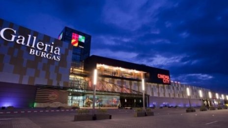 Евакуираха бургаски мол, мъж заплашил с бомба