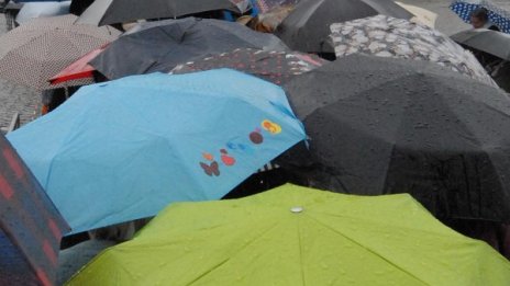 От утре ще е студено - дъжд, вятър, по високото - сняг