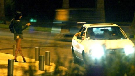 Ромка от България: Обещаха ми да бера банани в Швейцария, но...