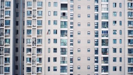 Китаец пръсна &#163;18 000 за ремонт... на съседния апартамент! 
