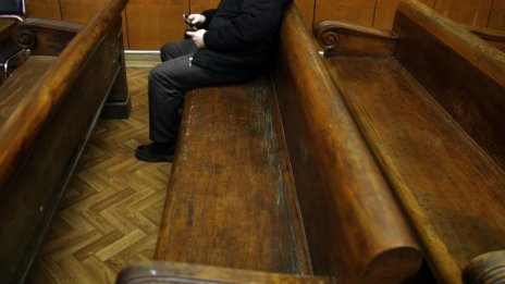 Учител към ученички: Леглото ми е празно без вас…