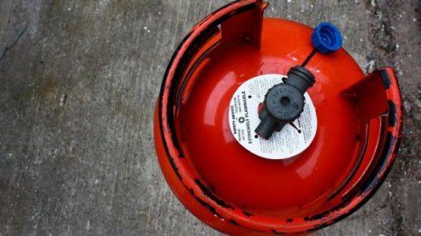 Газова бутилка гръмна, мъж е с 49% изгаряния