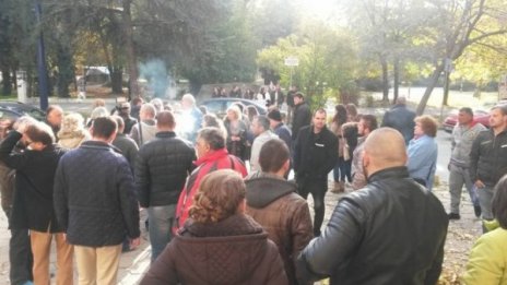 Близки защитиха задържания за побоя над д-р Анчева