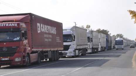 Недоволни превозвачи затварят ГКПП-тата