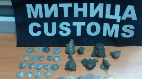 63 изключително ценни монети спипани на Капитан Андреево