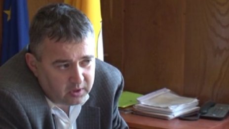 Пенчо, работѝ! Пенчо... кмет си намали заплатата с 50%. Популизъм?