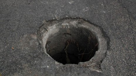 Намериха жив дядо, паднал в шахта преди 4 дни!