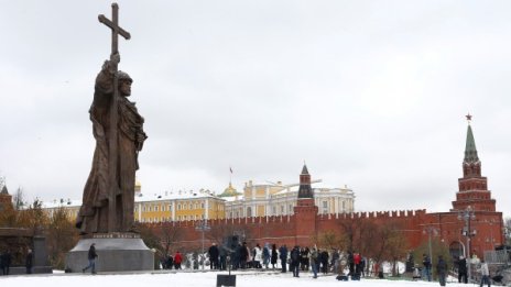 Путин откри статуя на княз Владимир, покръстил Русия