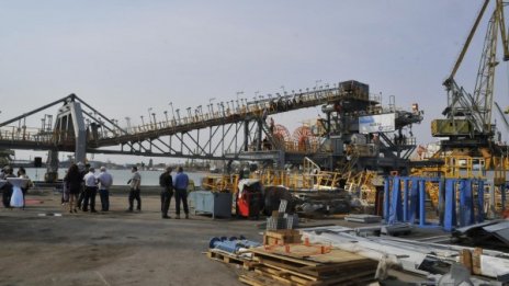 Работник падна от стълба и почина на Пристанище-Бургас