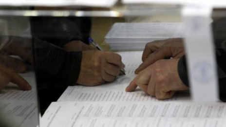 Членове на СИК в Дупница гласували по два пъти