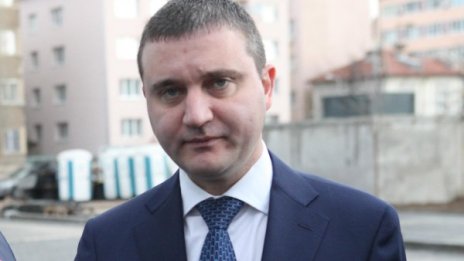 Борисов да хвърля оставката? Рано е, отсече Горанов
