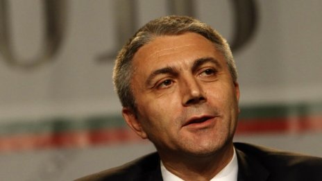 В отсъствието на Орешарски, ДПС даде рамо на Радев