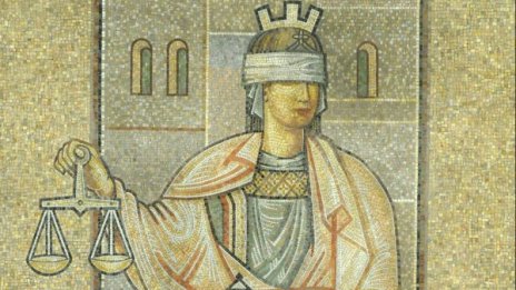 2500 лв. глоба за леля, набила шамарите на тийнейджъри