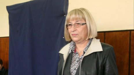 Много хора не са успели да дадат гласа си, изтъкна Цачева