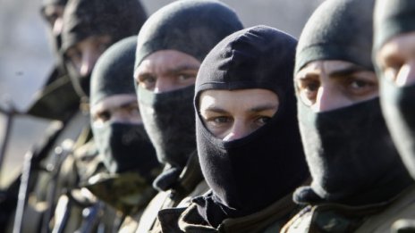 Екшън в Кюстендил: Въоръжени полицаи в акция...
