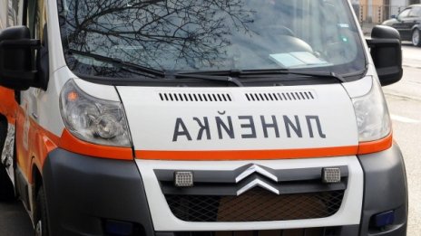 Бариера на паркинг в столичен мол падна върху мъж