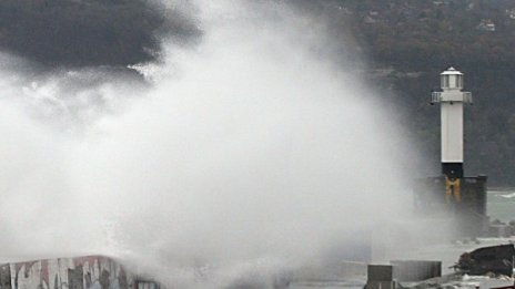 Оранжев код за силен вятър е обявен Северна България