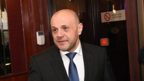 Крачка в страни и променяме пътя, констатира Дончев