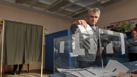 Трябва обновяване на партиите, не революции