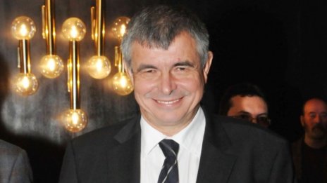 Софиянски готов с конституция, писал я с приятели