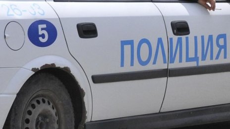 Кола се заби в автобус, шофьорът й почина
