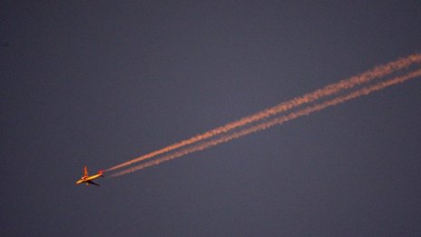 Самолет се отклони от курса си, за да избегне дрон