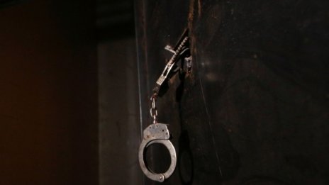 Буйства: Боклукчия удари полицай с дъска
