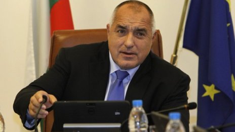 Сдаването на властта – на един депутатски бутон разстояние 