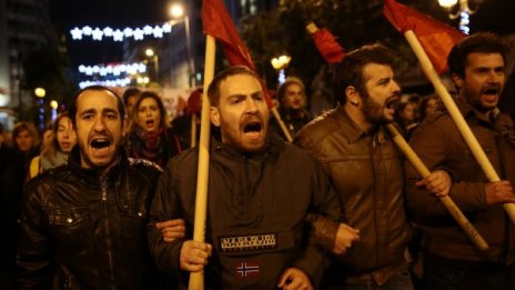Атина гневна на Обама, 3000 на улиците с пръти и бомби