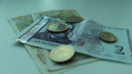 Доходите ни растат с малко, разходите обаче &ndash; с много!