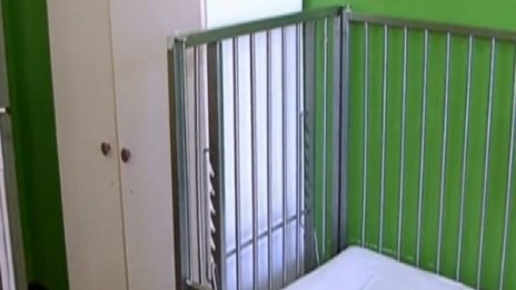 Заради остаряла кошарка: 2-годишно пострада в болница