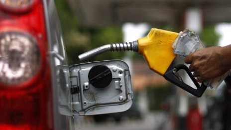 Производителите ни цакат: Колите харчат с 42% повече