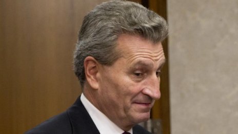 "Йотинг Еър": Гаф след гаф на еврокомисаря Йотингер 