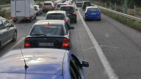 340 опасни фарове за коли са спрени на границата 