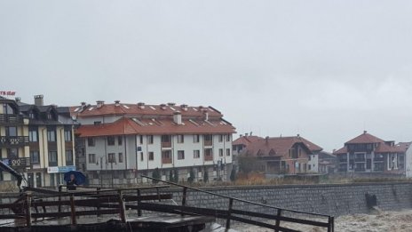 Сезонът наближава, в Банско спират строителството