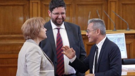 Плоският данък оцеля, но ДДС-то от 5% – не