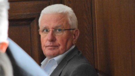 Швейцарските сметки – в миналото, Бисеров на съд за... данъци