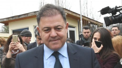 Обвиниха Ненчев и за униформите в армията 