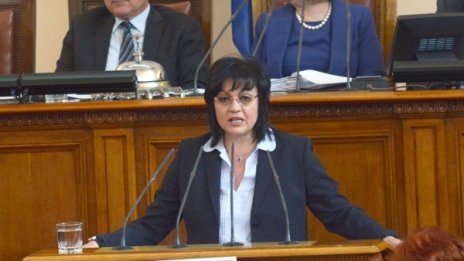 Нинова скочи на ГЕРБ, но предлага мерки: Който не бяга от война – вън! 