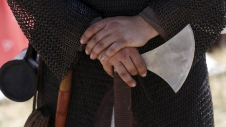 Мъж рани 7 дечица с брадва в Китай 