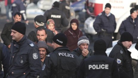 Споменът на полицаите в Харманли: Тълпа, хаос, камъни