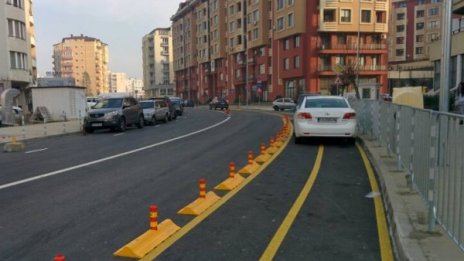 30 г. чакане за "Обиколна". А върху велоалеята &ndash; коли!