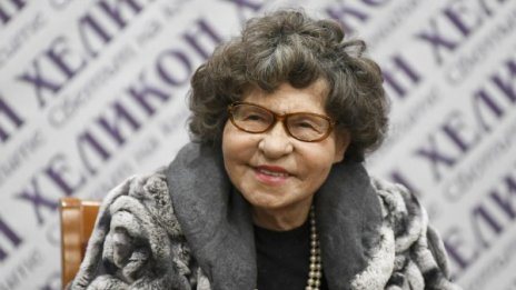 Приеха Стоянка Мутафова по спешност в болница