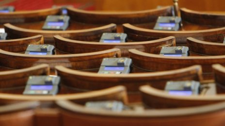 След бурни дебати в НС: Минимална пенсия от 300 лева – не може! 