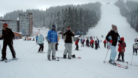 Покриват с изкуствен сняг пистите на Пампорово