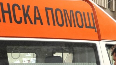 Кола и такси се удариха в София, пострада бременна жена