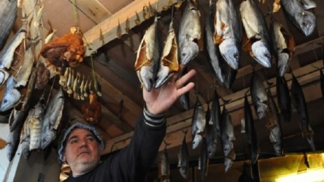 Паламуд, рибена чорба, чернокоп... И замириса на Никулден