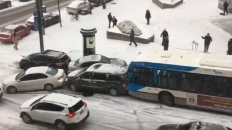 Непочистена София? Десетина коли се нанизаха в леден Монреал